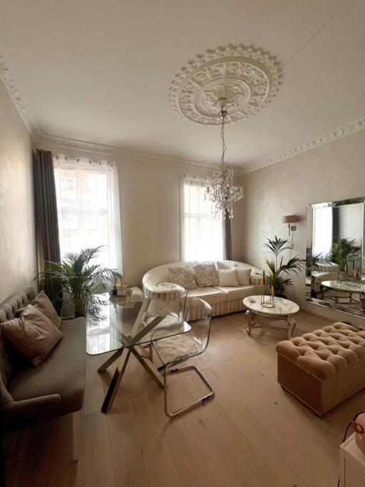 Royal Neighbourhood Elegant Flat In Apartment Oslo
