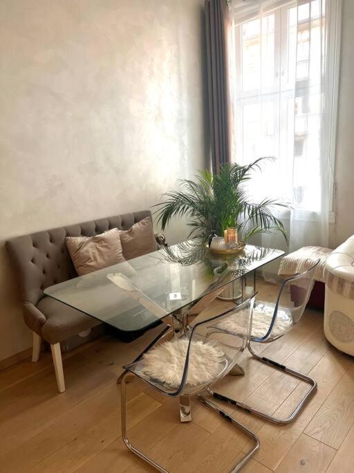 Apartment Royal Neighbourhood Elegant Flat In